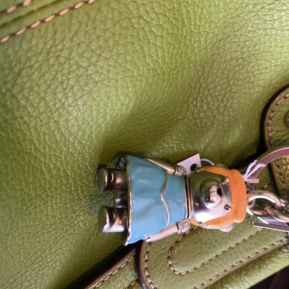Gorgeous Coach x Disney, Cinderella fob 🌺 - Picture 4 of 9